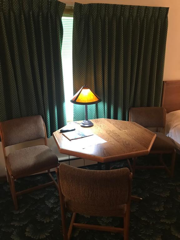 Mcgovern'S Motel And Suites Sun Prairie Eksteriør bilde