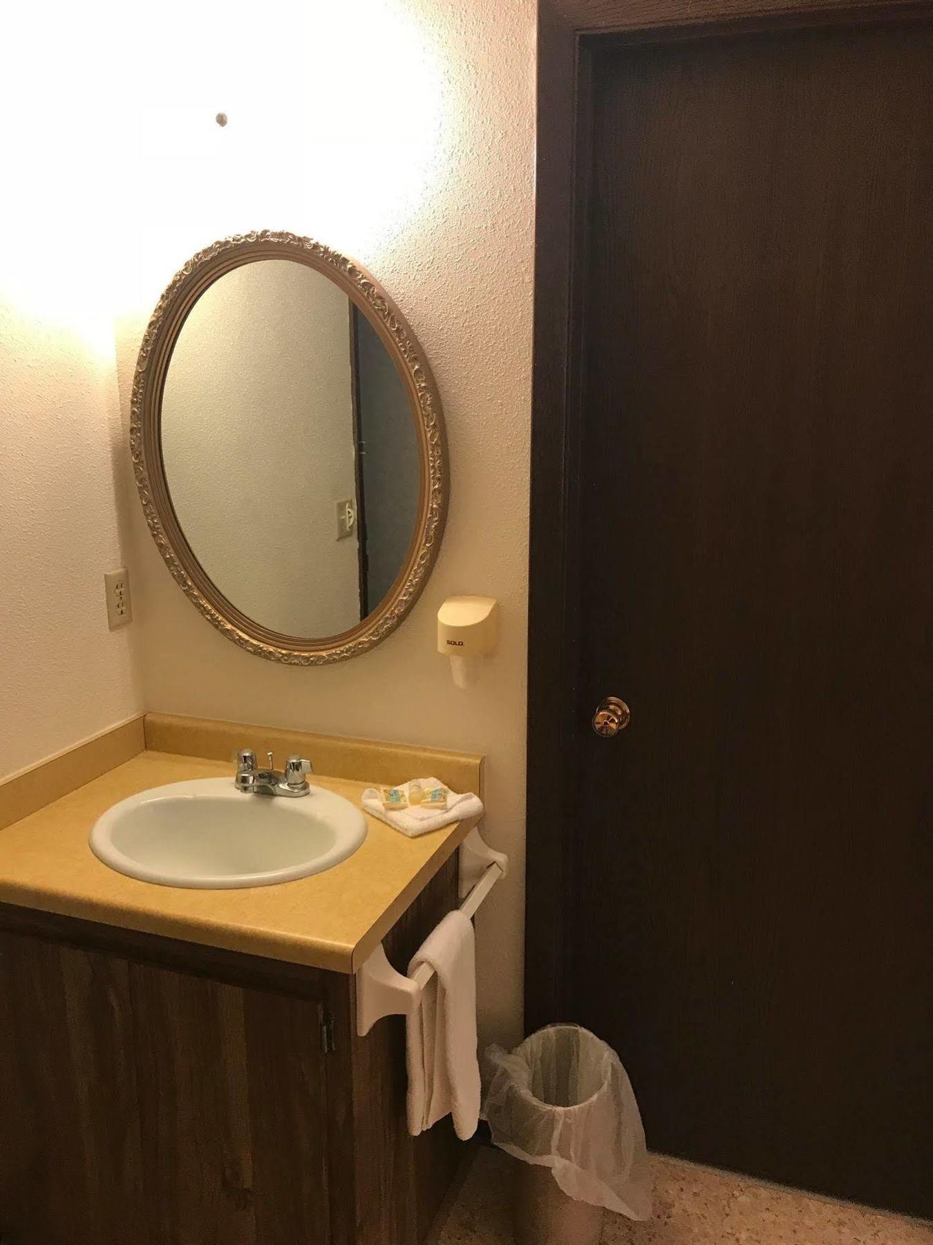 Mcgovern'S Motel And Suites Sun Prairie Eksteriør bilde